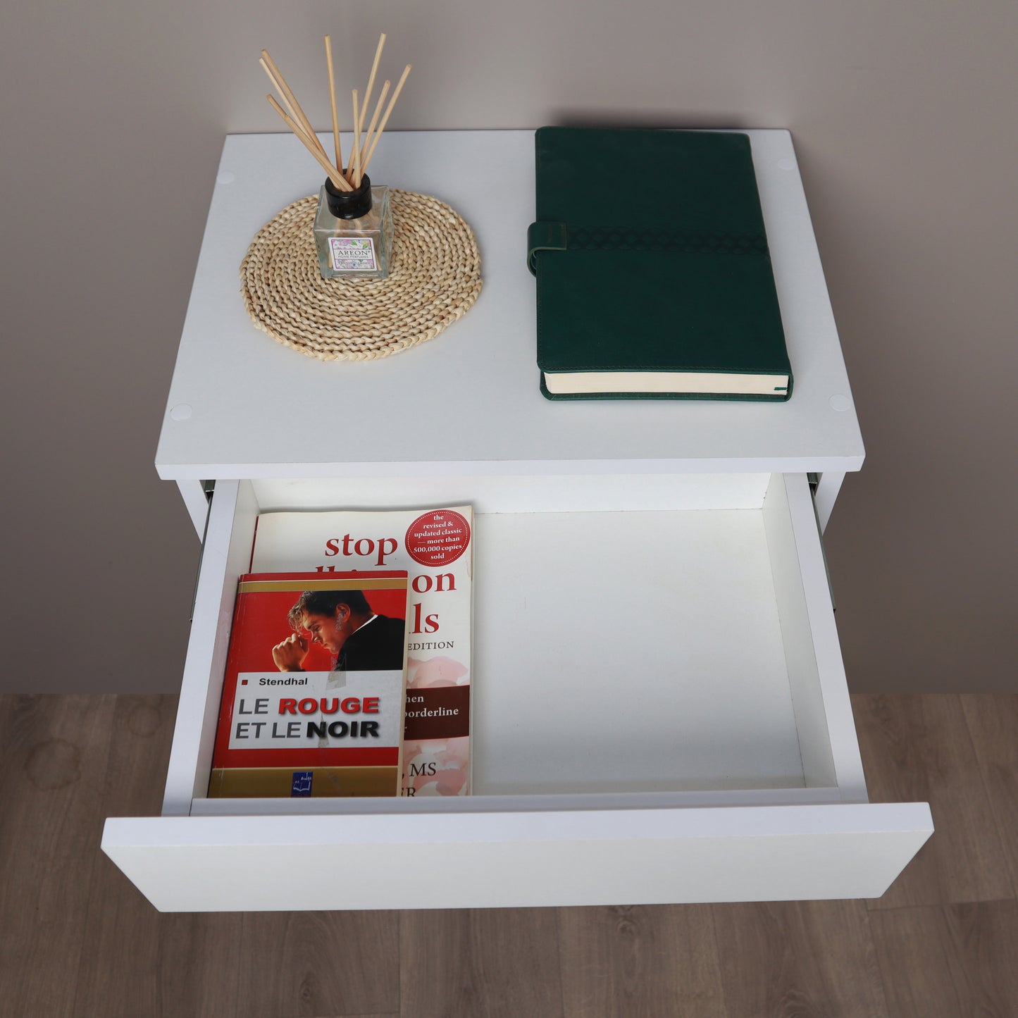 Table de nuit suspendu