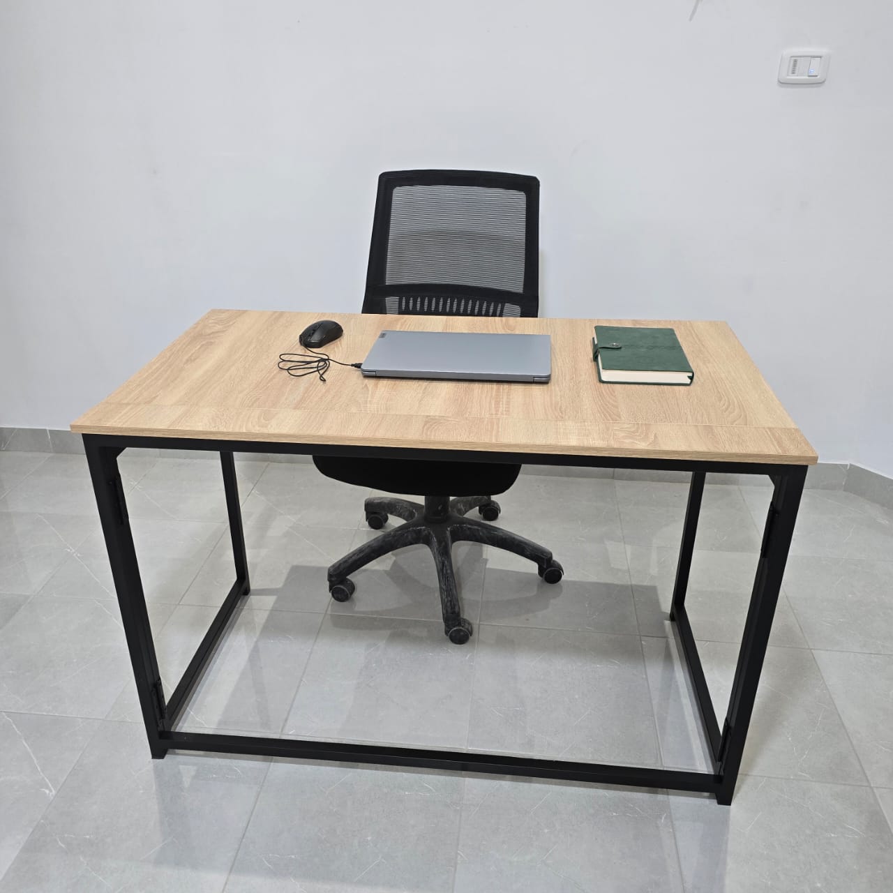 Bureau métallique pliable