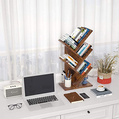 Bibliothèque arbre marron – vue rapprochée avec livres colorés