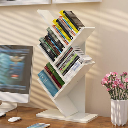 Bibliothèque arbre marron – vue rapprochée avec livres colorés