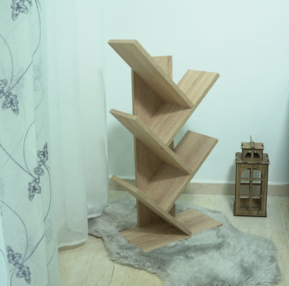 Bibliothèque arbre beige – en situation salon avec tapis et lanterne décorative