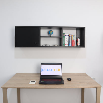 Bibliothèque murale suspendue noir – en situation bureau avec laptop, livres et globe, porte fermée