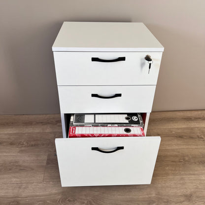 Caisson bureau blanc à roulettes – en situation bureau avec vase et vue mer
