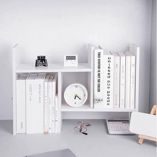 Étagère bureau extensible blanc – en situation bureau avec livres, horloge et encre, laptop à côté