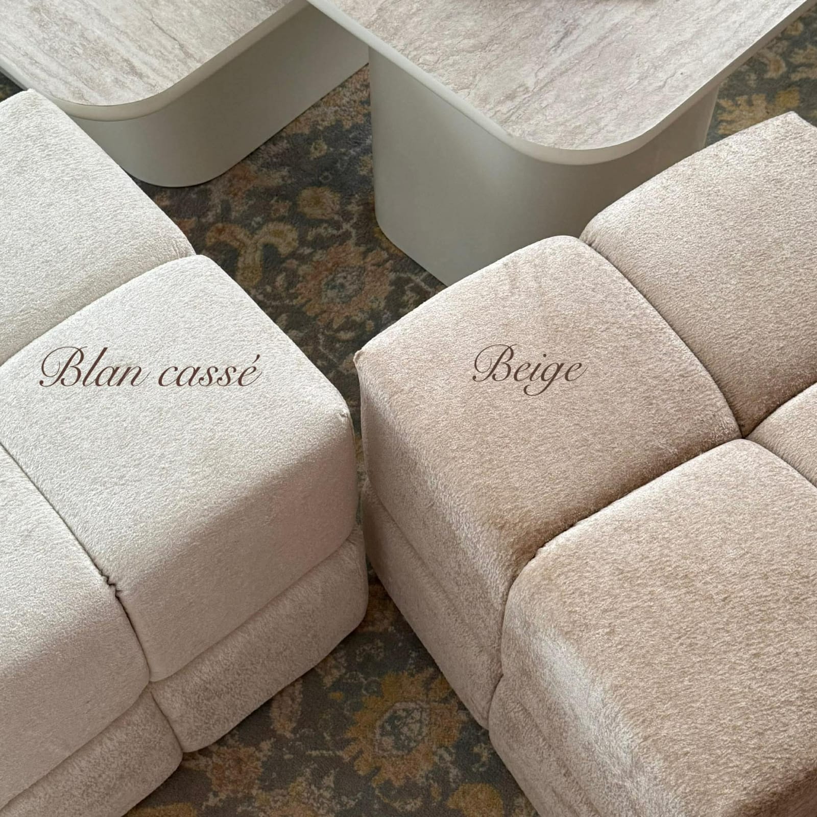 	Pouf carré blanc cassé vue de face – Decotek